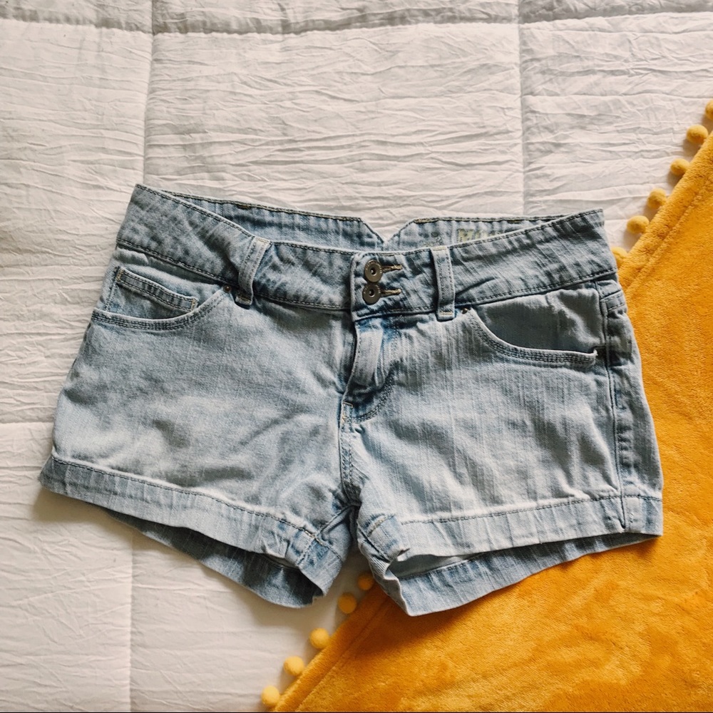 Mossimo light wash shorts 💙